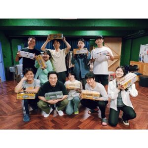 Lee Min-ji Instagram - 감사합니다! 덕분에 힘내서 연습중입니다💕

#연극_세상친구 #세상친구
#그린덴마크 #다이어트식단 #비건