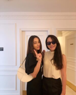 Lee Min-jung Instagram - LA 에서의 급만남 @umjeewon  with 지원언니