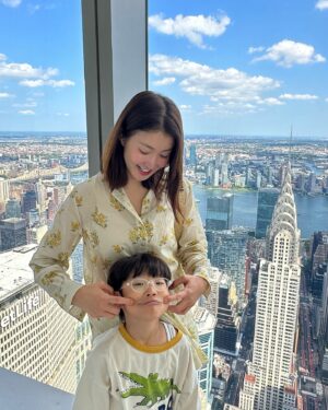 Lee Si-young Instagram - ✨
오늘 하루종일 내 가방 들어준 스윗한 정윤이🫶🏻