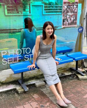Lee Si-young Instagram - 🫶🏻
운동화랑 젤리중에 어떤거?😇