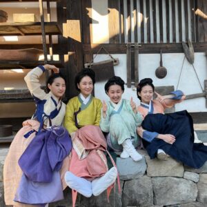 Lee So-e Instagram - <혼례대첩>. 감사합니다❤️