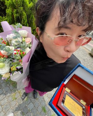 Lee Won-ji Instagram - ㅋㅋㅋㅋㅋㅋㅋㅋㅋ코레일에서 감사패 받았쟈냐
영상보고 너무 힘들어서
아무도 안타면 어쩌지 했는데(?)
예약 폭주 중이라심더🚅🚅🚅ㅋㅋㅋㅋ기분째져

(아 혹시나해서)
진짜 백퍼 내돈내산이에용
