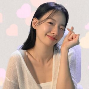 Lee Xia Instagram - ❤️이시아 팬미팅 공지❤️

무더운 날씨에 잘 지내고 계신가요?

8.31 토요일 오후 4시,
9.1 일요일 오후 4시, 
이틀 동안 서울시 서초구 서초동에서 팬미팅을 준비했어요!!🥰

저번 팬미팅에서 팬분들과 함께한 시간이 너무 행복했기에, 다시 한 번 더 팬미팅을 준비하게 되었네요!

사회는 2500여건의 행사 진행 경력을 자랑하는 인기MC이자 고려거란전쟁에서 양협역을 맡았던 김오복 배우님이 봐주시기로 했어요! 제 유튜브에도 출연한 적 있는데, 기억하시죠? 

그리고 팬미팅 당일에는 상품이 걸려있는 다양한 단체게임을 준비했어요!
성악을 전공한 친남동생과 그 친구가 와서 성악도 불러줄 거예요
저도 팬분들을 위한 작은 공연을 준비하고 있어요!

자세한 진행 순서와 티케팅 정보는 추후 다시 공지할게요!

빨리 만나고 싶어요♥
