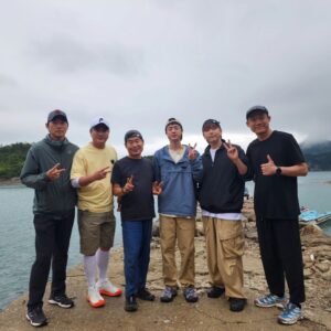 Lee Yeon-bok Instagram - 드디어 8월19일 푹다행 BTS진이가 출격 합니다 정말 진이 재미있어요 열심히 일하는 진이의모습 뭐든 시키면 척척 열심히 하는 모습 안정환 잡는 진이 ㅋㅋ 기대하세요 ~^^ #BTS #BTS진#jin #석진 #푹다행 #이연복