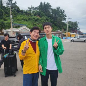 Lee Yeon-bok Instagram - 드디어 8월19일 푹다행 BTS진이가 출격 합니다 정말 진이 재미있어요 열심히 일하는 진이의모습 뭐든 시키면 척척 열심히 하는 모습 안정환 잡는 진이 ㅋㅋ 기대하세요 ~^^ #BTS #BTS진#jin #석진 #푹다행 #이연복