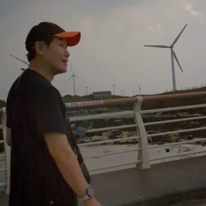 Lee Yeon-bok Instagram - 나는 그냥 멋지게 늙고 싶다. 많은 사람들이 그냥 방송에 나오는 이연복이라는 인물을 생각하는데 나는 그냥 옆집 아저씨로 남고 싶다. 여러분들 그냥 옆집 아저씨로 생각해 주세요.
더도 말고 덜도 말고 그냥 저는 옆집 아저씨입니다. 사랑해요 여러분
#옆집아저씨 #이연복#이제은퇴 #여러분사랑해요 #여러분들이있어서제가있습니다