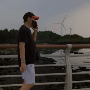 Lee Yeon-bok Instagram - 나는 그냥 멋지게 늙고 싶다. 많은 사람들이 그냥 방송에 나오는 이연복이라는 인물을 생각하는데 나는 그냥 옆집 아저씨로 남고 싶다. 여러분들 그냥 옆집 아저씨로 생각해 주세요.
더도 말고 덜도 말고 그냥 저는 옆집 아저씨입니다. 사랑해요 여러분
#옆집아저씨 #이연복#이제은퇴 #여러분사랑해요 #여러분들이있어서제가있습니다