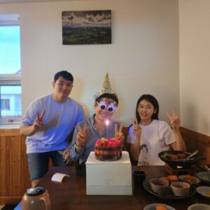 Lee Yeon-bok Instagram - 나는 그냥 멋지게 늙고 싶다. 많은 사람들이 그냥 방송에 나오는 이연복이라는 인물을 생각하는데 나는 그냥 옆집 아저씨로 남고 싶다. 여러분들 그냥 옆집 아저씨로 생각해 주세요.
더도 말고 덜도 말고 그냥 저는 옆집 아저씨입니다. 사랑해요 여러분
#옆집아저씨 #이연복#이제은퇴 #여러분사랑해요 #여러분들이있어서제가있습니다