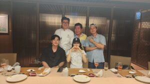 Lee Yeon-bok Instagram - 엠버서더서울풀만호텔 신종철 셰프 초대로 입이 호강하고 왔어요. 셰프스테이블 오마카세 하나 하나 나올 때마다 입 이 환상을 경험하게 하는 다양한 식자재들을 조화롭게 활용 잘 하는 셰프의 손길 감동입니다. 감사합니다 ~♡
#엠버서더서울풀만호텔 #신종철셰프 #김강우 #허경환 #서은수 #이연복