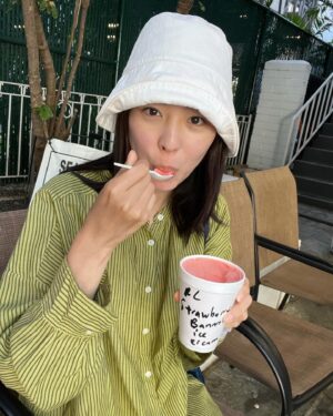 Lee Yeon-hee Instagram - 시원한곳으로 가고파🏊🏻‍♀️⛱️