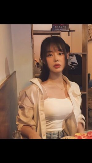Lee Yoo-jin Instagram - 🌱💓🌊🍊

#제주 #함덕