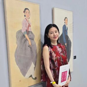 Lee Young-ae Instagram - 사임당과 오순경작가님~ 다시 만나니 너무 반가웠어요😄🩵💙🩵

#사임당빛의일기  #오순경작가  #아트팩토리참기름