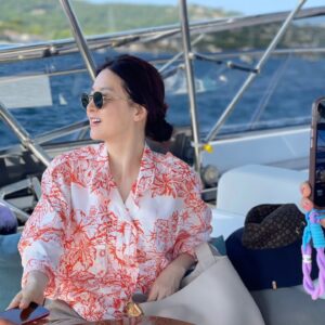 Lee Young-ae Instagram - #lvhighjewelry  #sainttropez #thankyou 😘