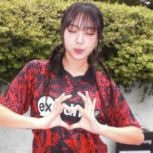Lee Young-ji Instagram - 얘들아 다 모여봐 무슨트랙이 젤맘에들엇어? ㅋㅋ