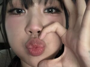 Lee Young-ji Instagram - 얘들아 다 모여봐 무슨트랙이 젤맘에들엇어? ㅋㅋ