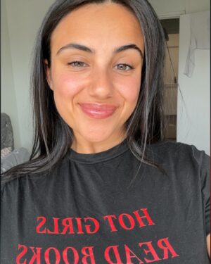 Leila Khan Instagram - Hot girls read books x

After a long old time I did it hehe. Don’t mind me being an actual loser I blame the adrenaline and the nerves 🥳🤍

Read books if you’re bad