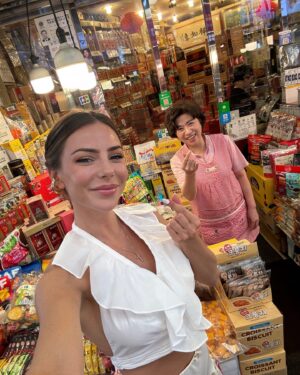 Lena Guillou Instagram - Dernier dump de Mon voyage en Corée du Sud 🇰🇷 
La dernière photo c’est cadeau clairement 🎁
Et j’espère que vous avez aimés ma perception de ce voyage et la façon dont je vous l’ai partagé 🫰🏼