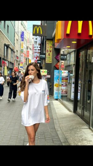 Lena Guillou Instagram - À part cette vidéo qu’est ce qui est cool et dure une seconde ? 🤓❤️