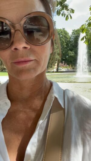 Lena Philipsson Instagram - Hänger i stan
