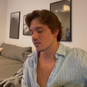 Leo Cidade Instagram - some :) 

last video 😹