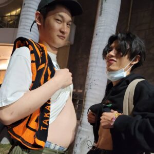 Leo Wang Instagram - 枯藤 老樹 昏鴉
大港 腹肌 太極

Photos By 大港開唱
除了最後一張

成員由左至右

曾增譯 keyboard 
謝明諺 saxophone 
王之佑 vocal
李權哲 guitar
俞友楨 bass
Adriano 鼓