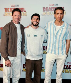 Leonardo Bittencourt Instagram - Eu conheci o Hugh Jackman e o Ryan Reynolds! 

Imagina você estar 18:30 na academia, tua amiga te liga perguntando se tu quer conhecer apenas esses caras aí mas as 19:30 tem que estar no local do evento? 

Hahahaha era só uma segunda feira tranquila e vi de perto dois caras (de 1,88 m e surpreendente altos) que você acompanhou desde mlq lá em Manaus e jamais imaginaria que seria possível. 

@tatawerneck sei nem como te agradecer pelo convite! Fiquei igual criança perto deles hahaha obg msm ♥️