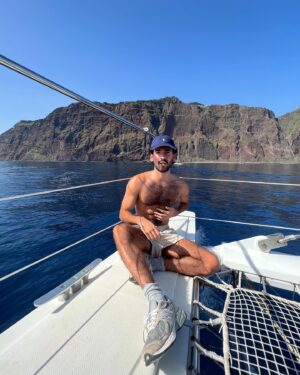 Leonardo Marques Instagram - Boat parties, cocktails by the pool and 5 o’clock tea services sum-up perfectly this Madeira getaway trip 💦🍹🫖 @lorealgroupe