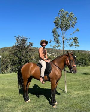 Leonardo Marques Instagram - Swipe left to listen to the fantasy inside my mind when I ride 🐎😂
