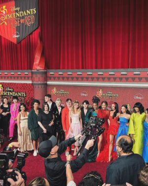 Leonardo Nam Instagram - What do you think of the outfit I chose? Leave a comment 👇 🎩 ♥️Loved celebrating the @disneydescendants Rise of Red movie premiere with my family. TY to @litagency @thefrankieshop @tmtran213 for the fit, @_refind_ for the jewelry, @mystylistlauren for the hair, and ME for the styling! Thanks for following the #grwm series. #disneydescendants #premiere @disneyplus