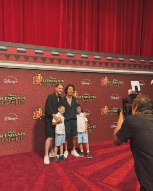 Leonardo Nam Instagram - What do you think of the outfit I chose? Leave a comment 👇 🎩 ♥️Loved celebrating the @disneydescendants Rise of Red movie premiere with my family. TY to @litagency @thefrankieshop @tmtran213 for the fit, @_refind_ for the jewelry, @mystylistlauren for the hair, and ME for the styling! Thanks for following the #grwm series. #disneydescendants #premiere @disneyplus