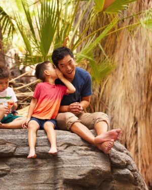 Leonardo Nam Instagram - Time with your family is precious, and we wanted to do something special together a few weeks ago. So we hit the road in a Land Rover Discovery for a trip around the California desert! We visited some beautiful places and saw giant dinosaurs, and it’s moments like this that feel so magical. As the world opens up again, it's great to be able to #rediscoveradventure with your loved ones. Tap the link in my bio to see my full itinerary! #ad #sponsored @LandRoverUSA @atlasobscura