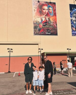Leonardo Nam Instagram - What do you think of the outfit I chose? Leave a comment 👇 🎩 ♥️Loved celebrating the @disneydescendants Rise of Red movie premiere with my family. TY to @litagency @thefrankieshop @tmtran213 for the fit, @_refind_ for the jewelry, @mystylistlauren for the hair, and ME for the styling! Thanks for following the #grwm series. #disneydescendants #premiere @disneyplus
