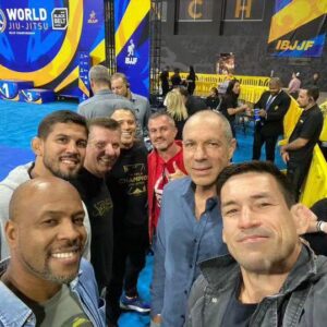 Leonardo Santos Instagram - 🇺🇸 If you have trouble downloading this capture, let me know! 

This pictures registries some Jiu-Jitsu icons from all the times in the World IBJJF Jiu-Jitsu Championship 2023 in Long Beach, CA. From left to right: Rodrigo Feijão, me, Royler Gracie, Vinicius Draculino, Carlos Gracie Jr. e Demian Maia.

🇧🇷 Se você tiver problemas para baixar esta captura, me avise!

Esta foto registra alguns ícones do Jiu-Jitsu de todos os tempos, no Campeonato Mundial IBJJF de Jiu-Jitsu 2023, em Long Beach, CA. Da esquerda para a direita: Rodrigo Feijão, eu, André Pederneiras ,Royler Gracie, Vinicius Draculino, Carlos Gracie Jr. e Demian Maia.

#novauniao #gracie #leosantos #leonardosantos #UFC #MMA #Fight #Fighter #santosbrothers #novauniao #wearenovauniao 🙌🏽 #bjj #jiujitsuvideos #jiujitsu #highlight