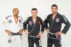Leonardo Santos Instagram - 🇺🇸 Today's #tbt goes to this record, with Dedé (@dede_pederneiras) and Júnior (@josealdojunioroficial). Many stories, victories, defeats, and overcomings. #novauniao Osss 🥋

🇧🇷 O #tbt de hoje, vai para esse registro, com o Dedé (@dede_pederneiras) e o Júnior (@josealdojunioroficial). Muitas histórias, conquistas, derrotas, superações. #novauniao Osss

📸: @leofariasphotos

#nu #jiujitsu #ibjjf #cbjj #novauniaostyle #reidosleves #bjj #wearenovauniao