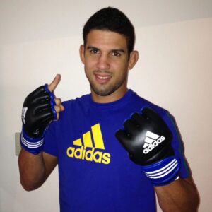 Leonardo Santos Instagram - Throw back Monday #tbm

🇺🇸 I was the first MMA fighter sponsored by Adidas. I got this right after I won the TUF Brazil 2

🇧🇷 Eu fui o primeiro lutador de MMA patrocinado pela Adidas! Eu consegui isso logo depois que venci o TUF Brasil 2

#TUF #MMA #figther #sport #Jiu-jitsu #bjj #novauniao 

@adidasbrasil @adidas