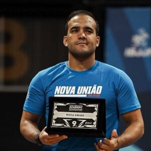 Leonardo Santos Instagram - Obrigado a todos os professores envolvidos, seguimos entre as 10 maiores academias de Jiu-Jitsu do mundo🙌🥋

Thank you to all the team’s coaches, we remain among the 10 largest Jiu-Jitsu academies in the world

📸: @m8sportsoficial 

#teamnovauniao #nu #ibjjf #cbjj #jiujitsu