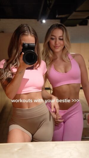 Leslie Golden Instagram - find a friend that cares about your gains 💗👯‍♀️💞 @keepthatpump