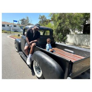 Leslie Odom Jr. Instagram - She said, “I just love to hear you sing.” 🫠😮‍💨

It’s a summer of sweat and a summer of love. See y’all out here