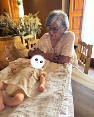 Lesslie Polinesia Instagram - Ser mamá es descubrir que el mayor acto de amor propio es cuidarme. Cuidar de mi, es cuidar de mi hija, ese ser que lleva mi esencia. Me di cuenta de lo importante que es tener una red de apoyo que sabes está velando por ti, abrazando con amor cada proceso que vas viviendo como lo son tu familia y la comunidad que va contigo de la mano. En cada abrazo, sonrisa y palabra de aliento, no solo nutren su vida si no también cultivas la tuya, es por eso que con mi alimentación y los multivitaminicos como materna ayudan a cumplir los requerimientos nutricionales.

En Ecuador, Centroamérica y República Dominicana también puedes encontrar el portafolio de Nestlé®️ Materna®️

 @maternalnutritionmx
#MaternaEnCadaEtapa #Materna #publicidad