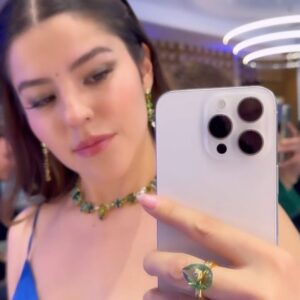 Lesslie Polinesia Instagram - Brillando con la nueva colección de @swarovski 💎