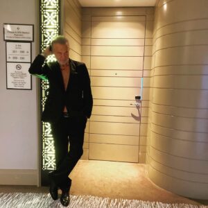 Levent Özdilek Instagram - 😎

Styling: @mugecitak 
Fotoğraf: @asliibayraktaroglu