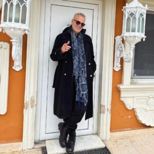 Levent Özdilek Instagram - Emekçi Kadınlar Gününüz kutlu olsun EMEKÇİ HANIMLAR 🌹
Ki emekçi kadınların işi zor… şarkı size gelsin 🌹😎 Hikayenin peşini bırakma! 

#8martdünyaemekçikadınlargünü #8mart #8martdünyakadınlargünü