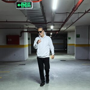 Levent Özdilek Instagram - Çıkış yolunu biliyorsun 😎