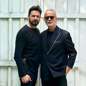Levent Özdilek Instagram - 😎
#benbucihanasığmazam

Styling: @mugecitak 
Fotoğraf: @asliibayraktaroglu