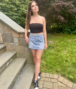 Lexia Hayden Instagram - Schoolis In, Style’s Up！core markdowns on 300k  items by searching MY CODE 【5873D】！
#FirstDayVibes #SHEINforAll #loveshein #ad  @shein_us @sheinofficial
SHEIN ICON Raw Hem Denim Skirt
ID: 13258930
