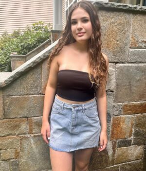 Lexia Hayden Instagram - Schoolis In, Style’s Up！core markdowns on 300k  items by searching MY CODE 【5873D】！
#FirstDayVibes #SHEINforAll #loveshein #ad  @shein_us @sheinofficial
SHEIN ICON Raw Hem Denim Skirt
ID: 13258930