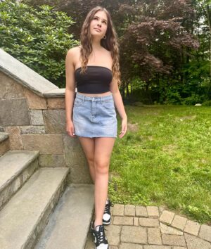 Lexia Hayden Instagram - Schoolis In, Style’s Up！core markdowns on 300k  items by searching MY CODE 【5873D】！
#FirstDayVibes #SHEINforAll #loveshein #ad  @shein_us @sheinofficial
SHEIN ICON Raw Hem Denim Skirt
ID: 13258930