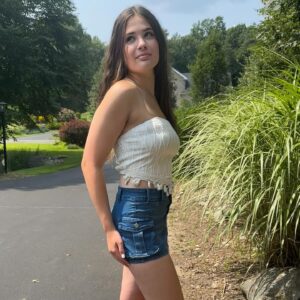 Lexia Hayden Instagram - Schoolis In, Style’s Up！core markdowns on 300k  items by searching MY CODE 【5873D】！
#FirstDayVibes #SHEINforAll #loveshein #ad  @shein_us @sheinofficial 
SHEIN ICON Flap Pocket Denim Skirt
ID: 15655839