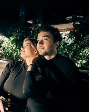 Leyla Tanlar Instagram - Bayılıyorum 🖤
Sen anlat, ben hep dinlerim
Iyi ki doğdun sevgilim @burakdakak__ 🙆🏽‍♀️♥️