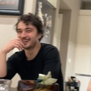 Leyla Tanlar Instagram - Bayılıyorum 🖤
Sen anlat, ben hep dinlerim
Iyi ki doğdun sevgilim @burakdakak__ 🙆🏽‍♀️♥️